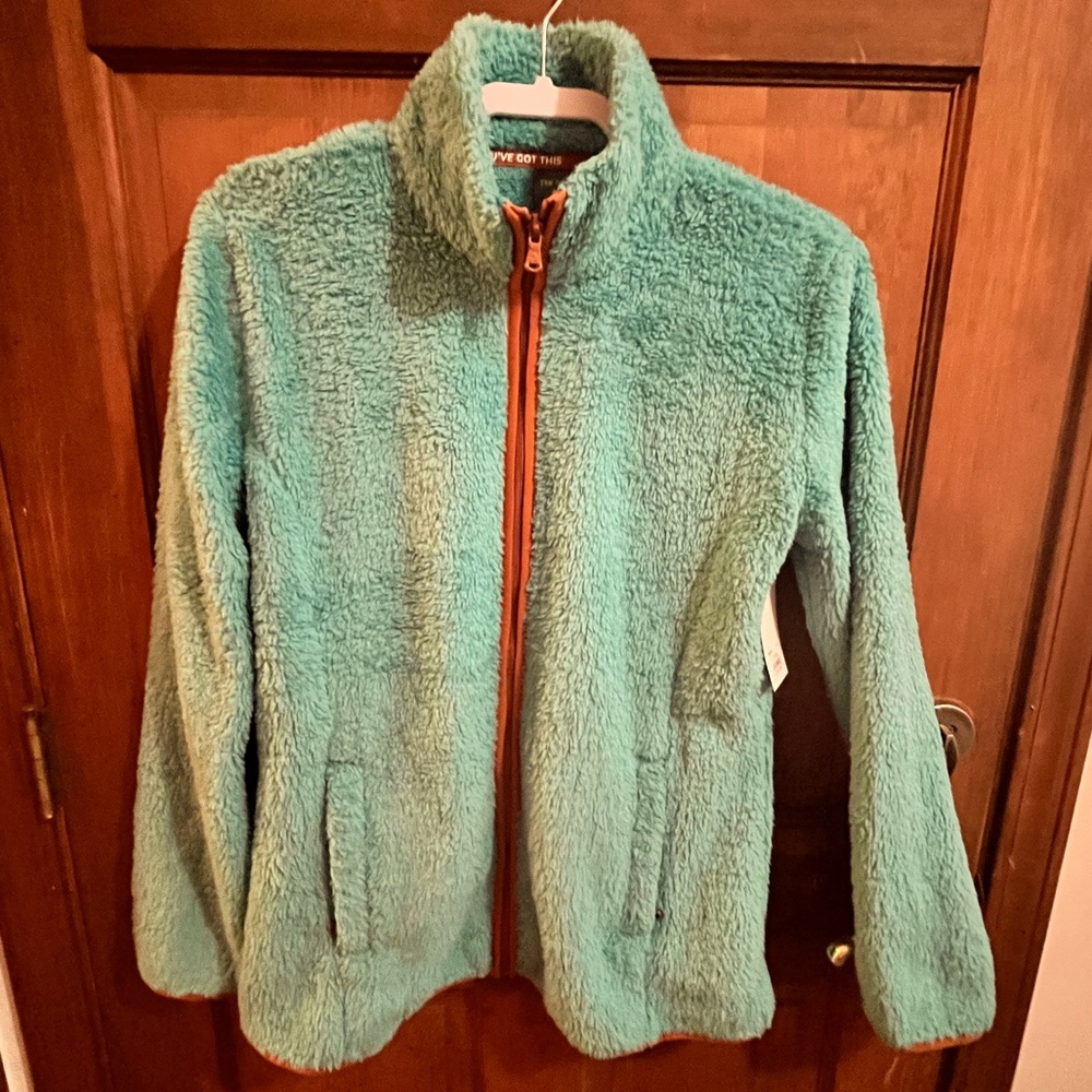 NWT!! Tek Gear size S women’s runs big! SUPER soft & comfy bought at Kohls.